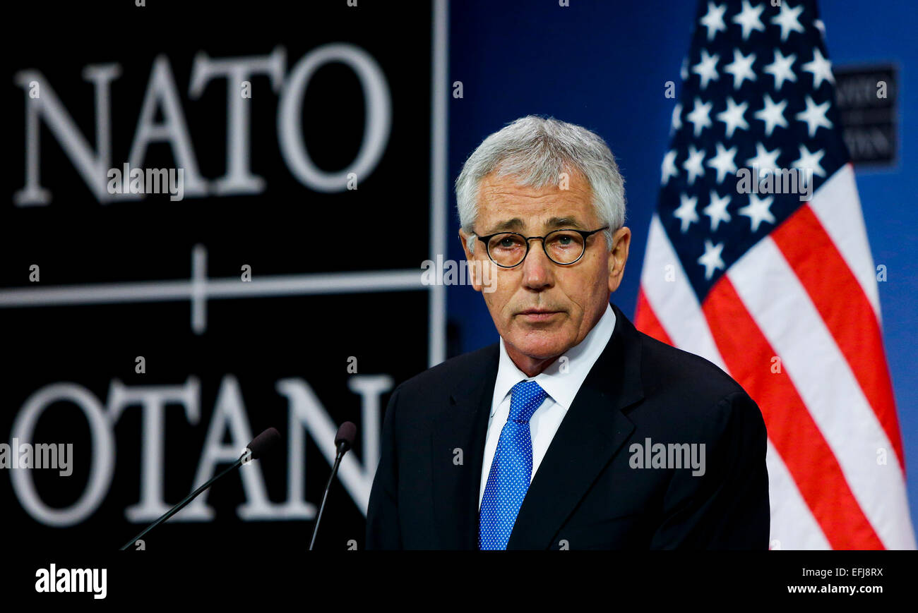 (150205)--Brüssel, 5. Februar 2015 (Xinhua)--US-Verteidigungsminister Chuck Hagel spricht während einer Pressekonferenz im NATO-Hauptquartier in Brüssel, Hauptstadt von Belgien, 5. Februar 2014. Hier versammelt sich NATO-Verteidigungsminister am Donnerstag um die Umsetzung des Aktionsplans der Bereitschaft und der Ukraine-Krise zu diskutieren. (Xinhua/Zhou Lei) Stockfoto