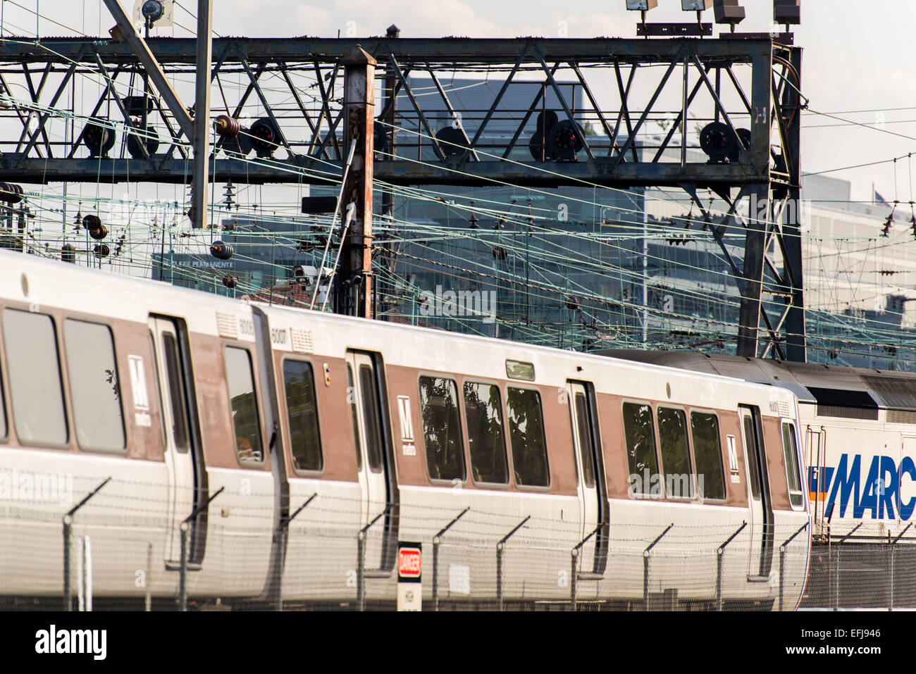 2. Oktober 2014 - Washington, DC: Züge und Overhead Stromkabeln in der Nähe von Union Station Stockfoto