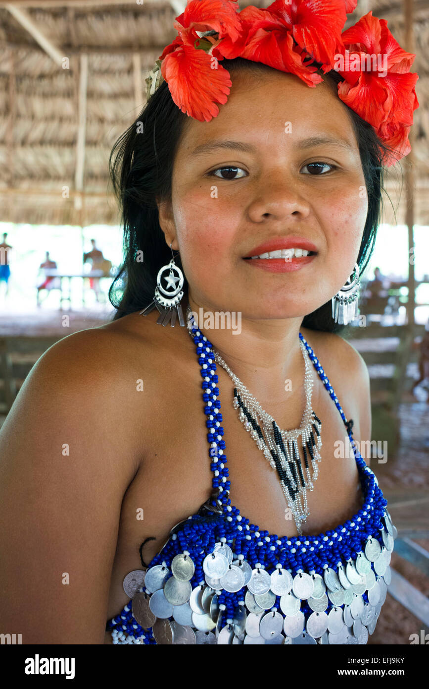 Porträt Von Einheimischen Mädchen Embera Im Dorf Des Stammes Native