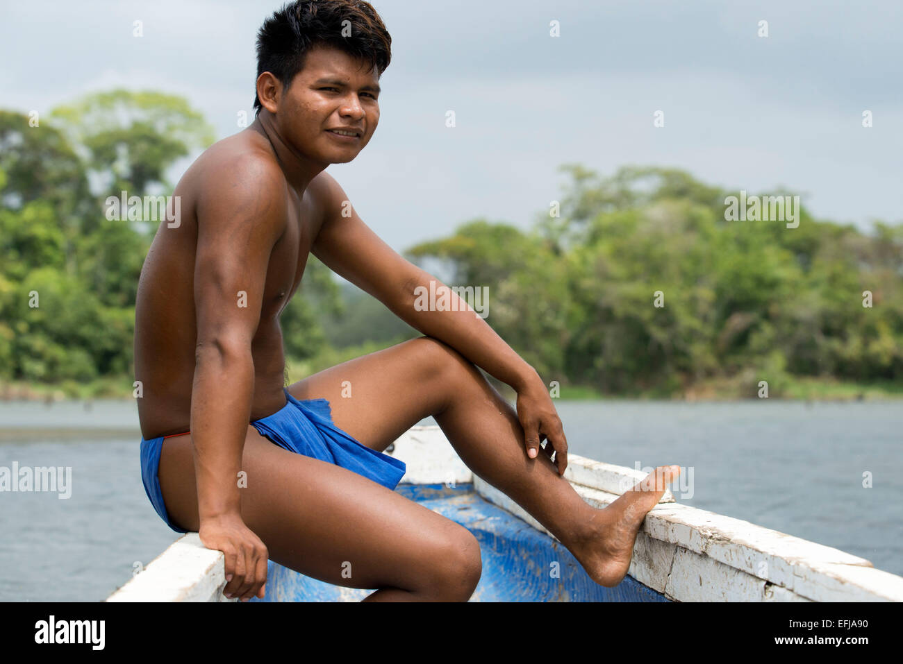 Einheimischen Embera Indianer-Stamm. Dorfbewohner von der systemeigenen Embera Indianerstamm, Embera Dorf, Panama. Panama Embera Menschen indischen Vil Stockfoto