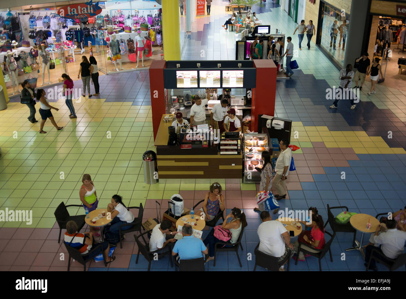 Food-Court in Albrook Mall. Panama-Geschäfte in Albrook Mall. Mit mehr als 500 Geschäften befindet sich die Albrook Mall die größte shopping mal Stockfoto