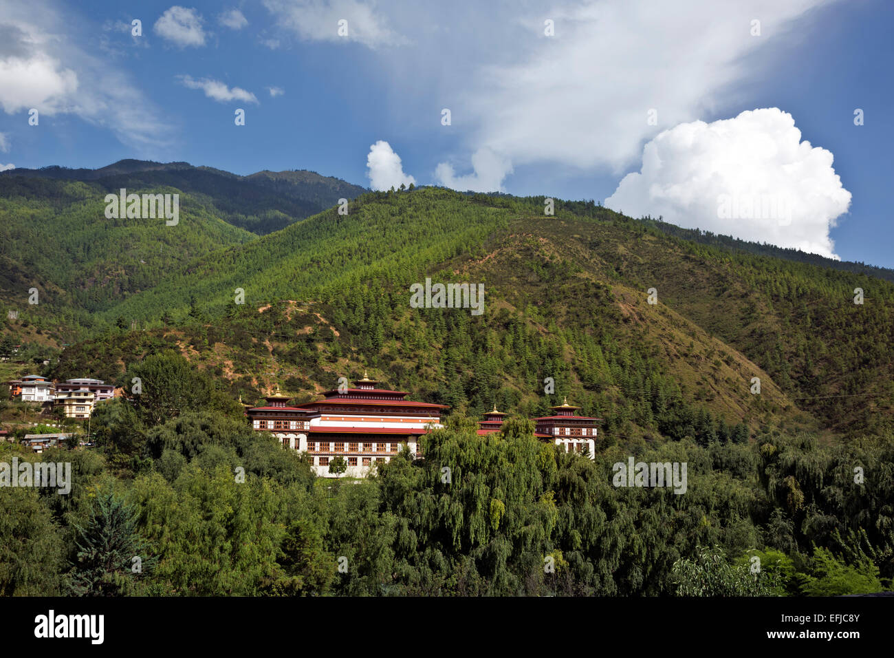 BU00021-00... BHUTAN - Regierungsgebäude in der Hauptstadt Thimphu. Stockfoto