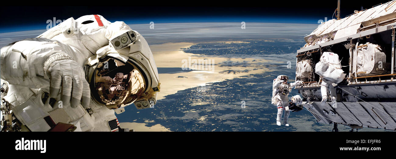 Ein Team von Astronauten, die auf einer Raumstation arbeiten, während sie über die Erde umkreisen. Der Ostseeraum erscheint unten, wenn die Sonne wieder auftaucht Stockfoto