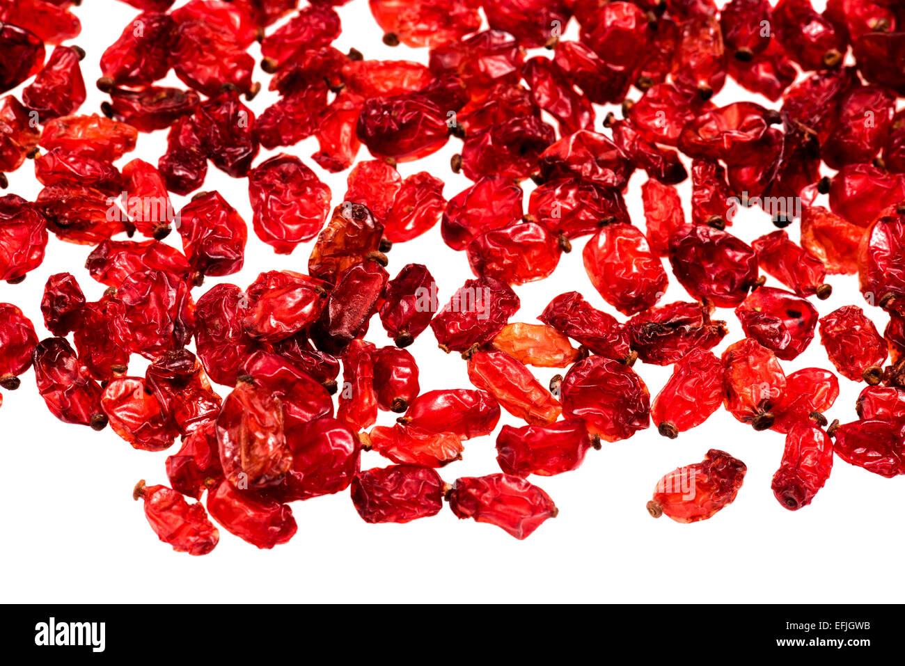 Berberis Vulgaris Beeren rot sauer süß Backen Kochen leckere Tee Strukturen  Früchte getrocknet Rosinen ohne Ausschnitt auf wh Stockfotografie - Alamy