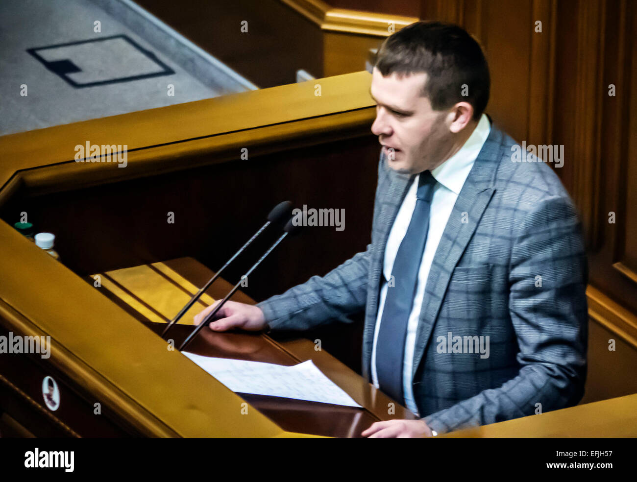 Kiew, Ukraine. 5. Februar 2015. Stellvertretende Ivan Krulko--Verkhovna Rada ermöglichte Militärkommandanten Einsatz von Waffen gegen Untergebenen am 5. Februar 2015, Kiew, Ukraine. Gesetz liegt mit den Kommandeuren der Verpflichtung, drastische Maßnahmen zu ergreifen, um der Kommission eine strafbare Handlung zu stoppen unterordnet und Recht und Ordnung wiederherzustellen. Bildnachweis: Igor Golovnov/Alamy Live-Nachrichten Stockfoto