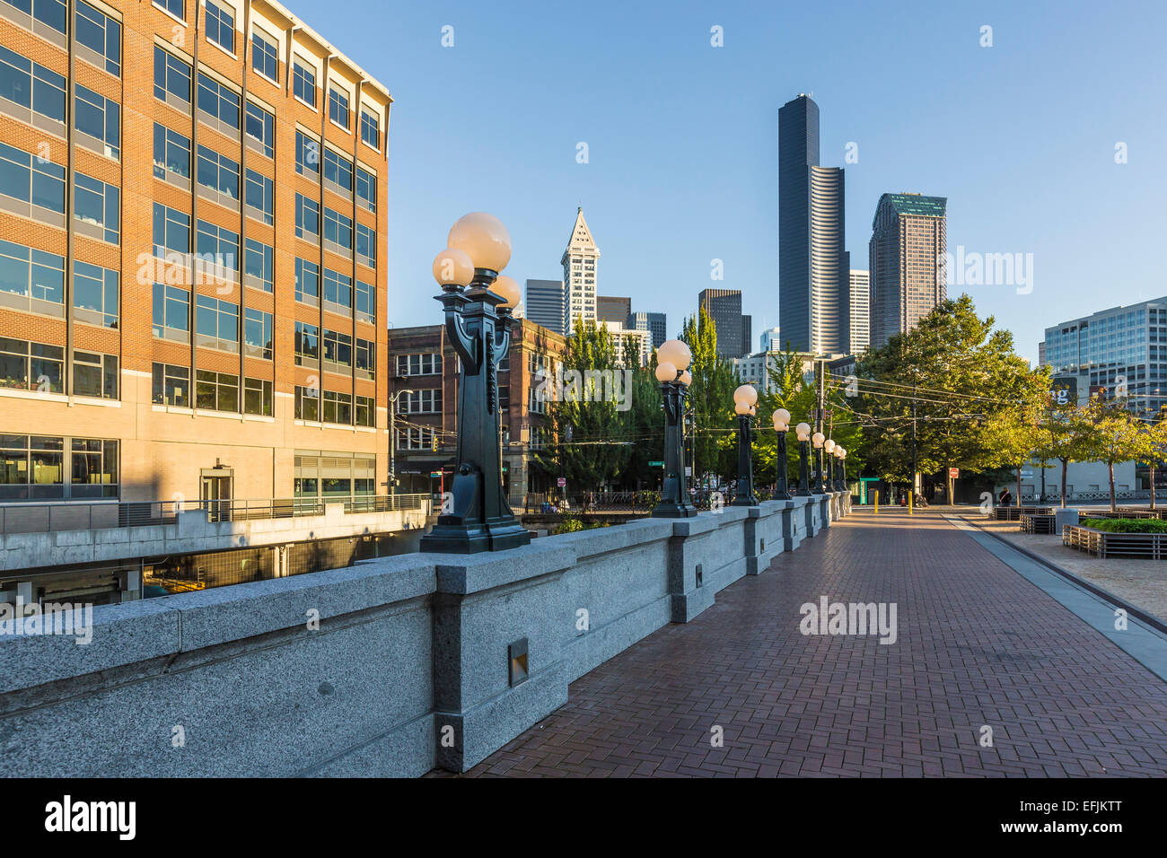 Aussicht auf die Skyline von Seattle von der King Street Station diente von Amtrak-Züge, Seattle, Washington State, USA Stockfoto