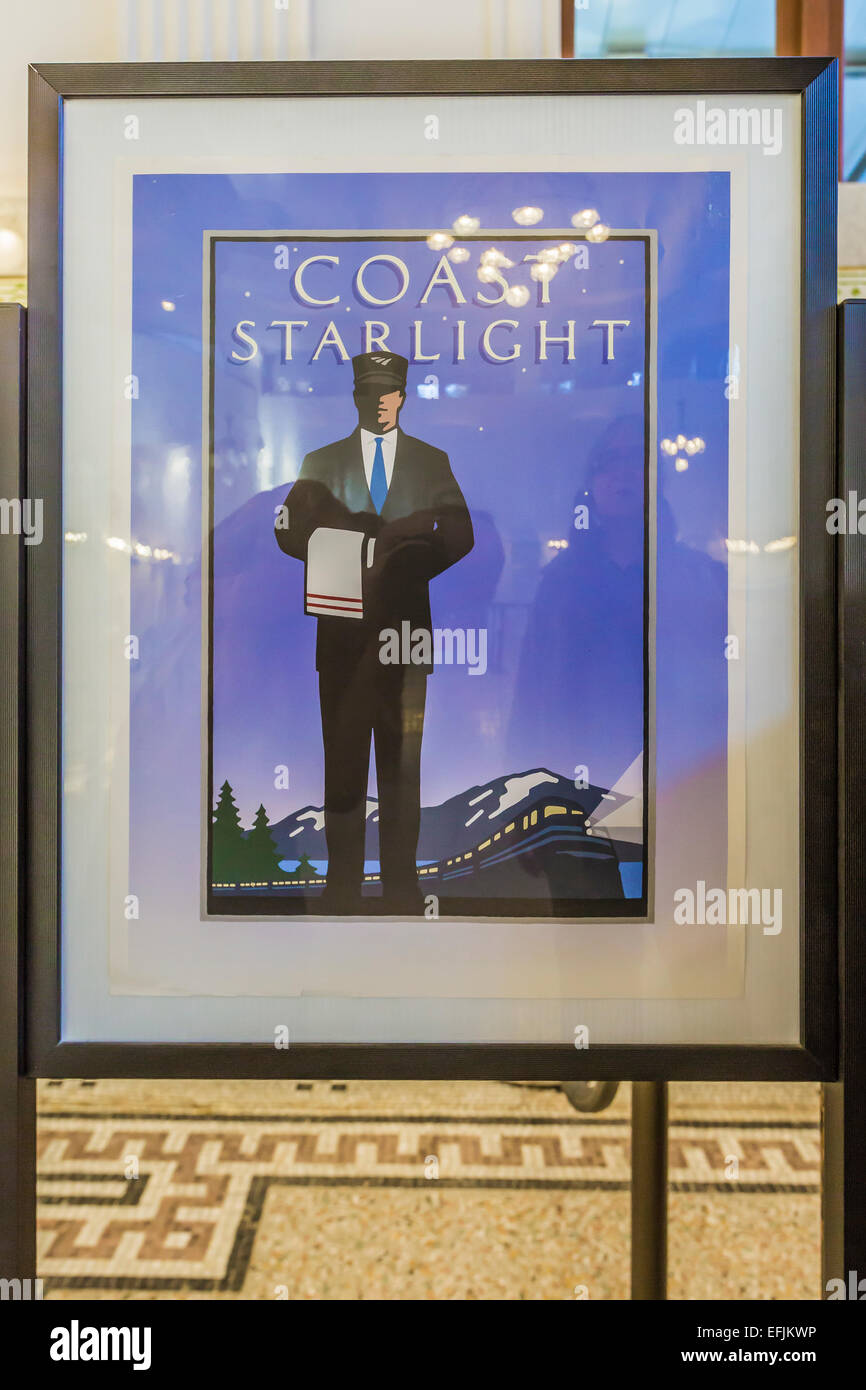 Schöne und klassische Plakat für die Coast Starlight Amtrak Zug angezeigt in der King Street Station von Amtrak und Soun serviert Stockfoto