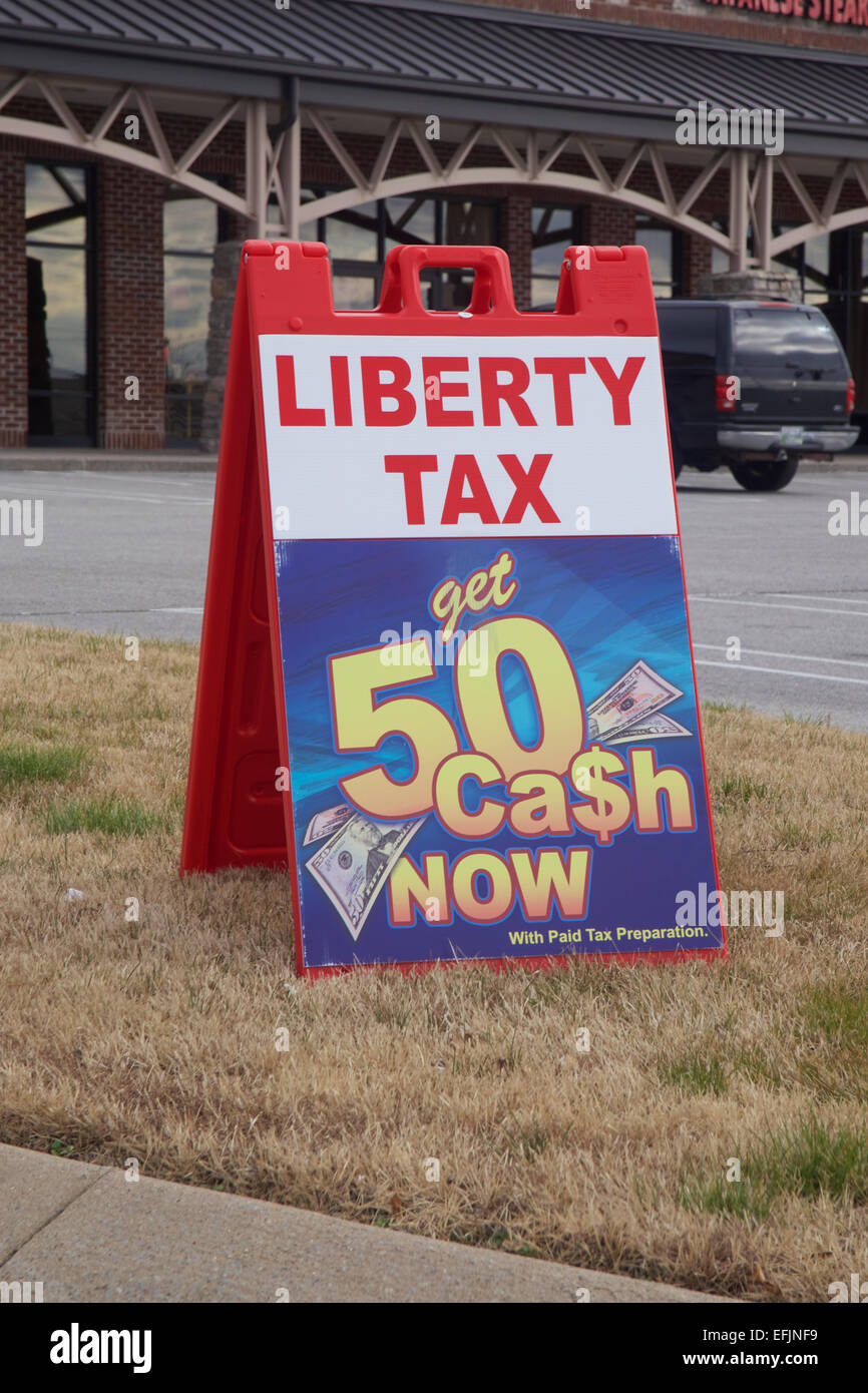 Liberty Tax Service Werbeschild unterwegs. Stockfoto