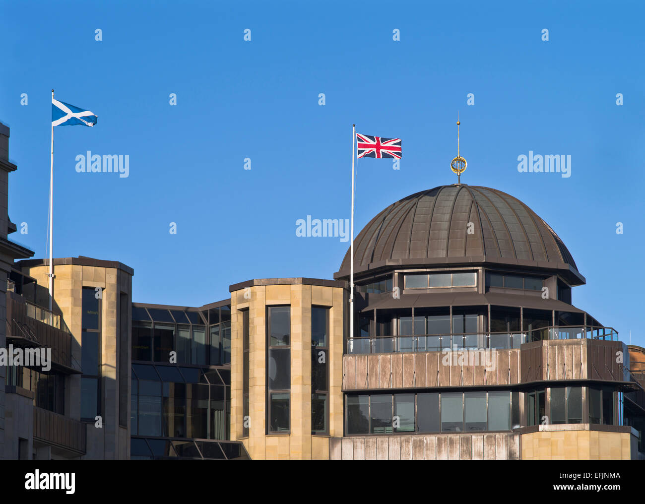 dh Standard Life House LOTHIAN ROAD EDINBURGH Standard Life Versicherung Hauptsitz schottische Flagge und Union Jack Flag Gebäude Stockfoto