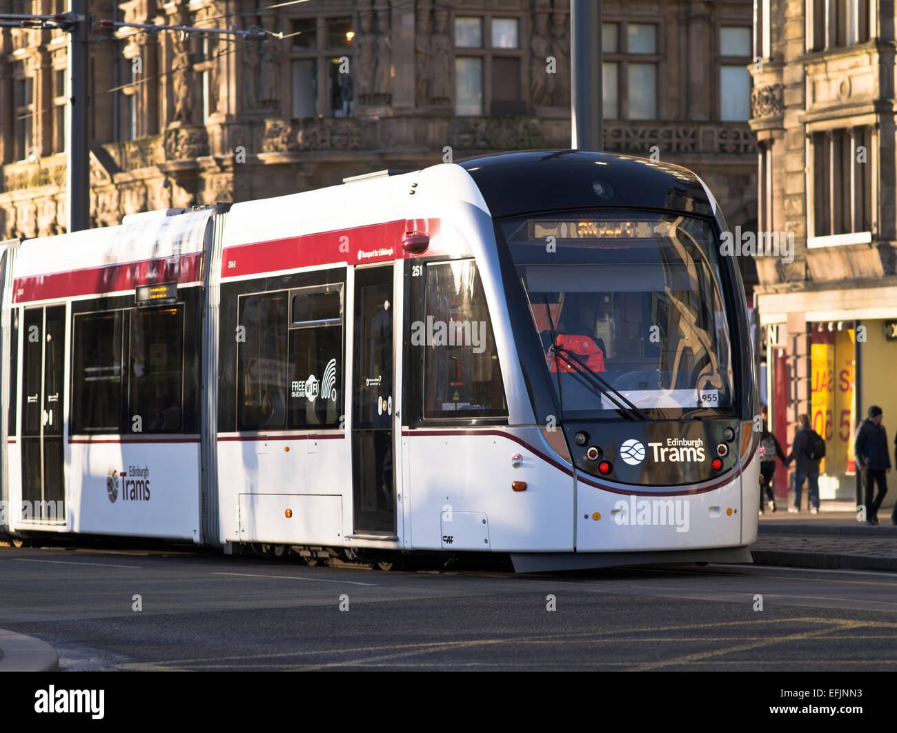 Dh Edinburgh Edinburgh Edinburgh Tram tram Transport in der New Town von Edinburgh moderne Straßenbahnen Großbritannien reisen Stockfoto