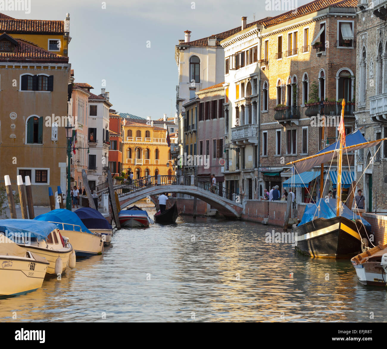 Gondelbahn auf den Rio di San Trovaso, Dorsoduro, Venedig, Italien Stockfoto