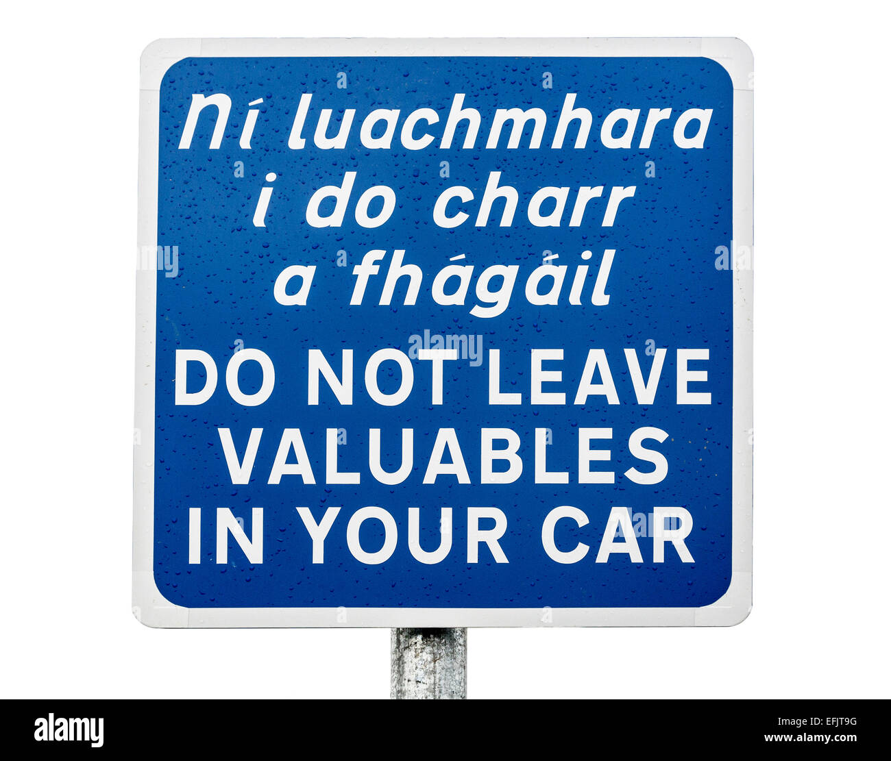 Lassen Sie Wertsachen nicht in Ihr Auto Warnzeichen in Englisch und Gälisch, Poulnabrone Grabkammer, Burren, Co. Clare, Irland Stockfoto