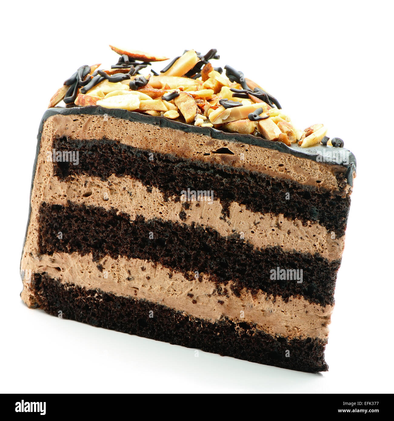 Schokoladenkuchen-Scheibe isoliert auf weiss Stockfoto