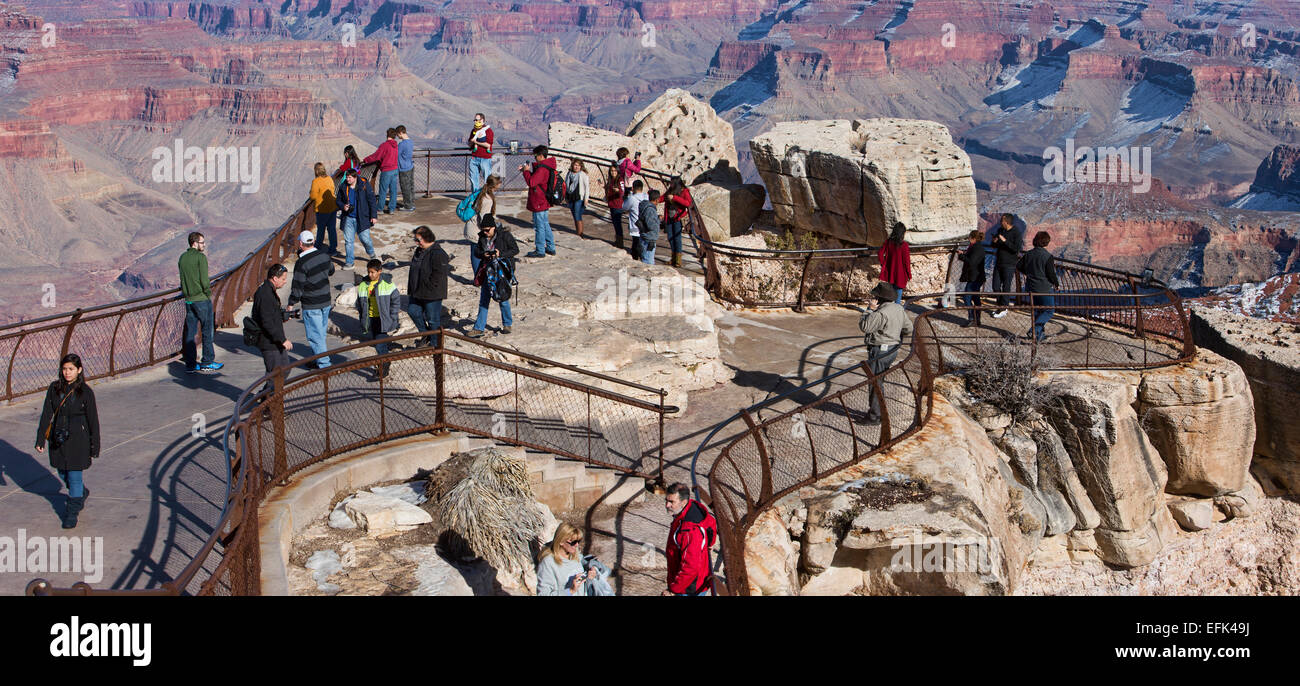 Grand Canyon, Arizona. Touristen im dramatischen Suche panorama Stockfoto
