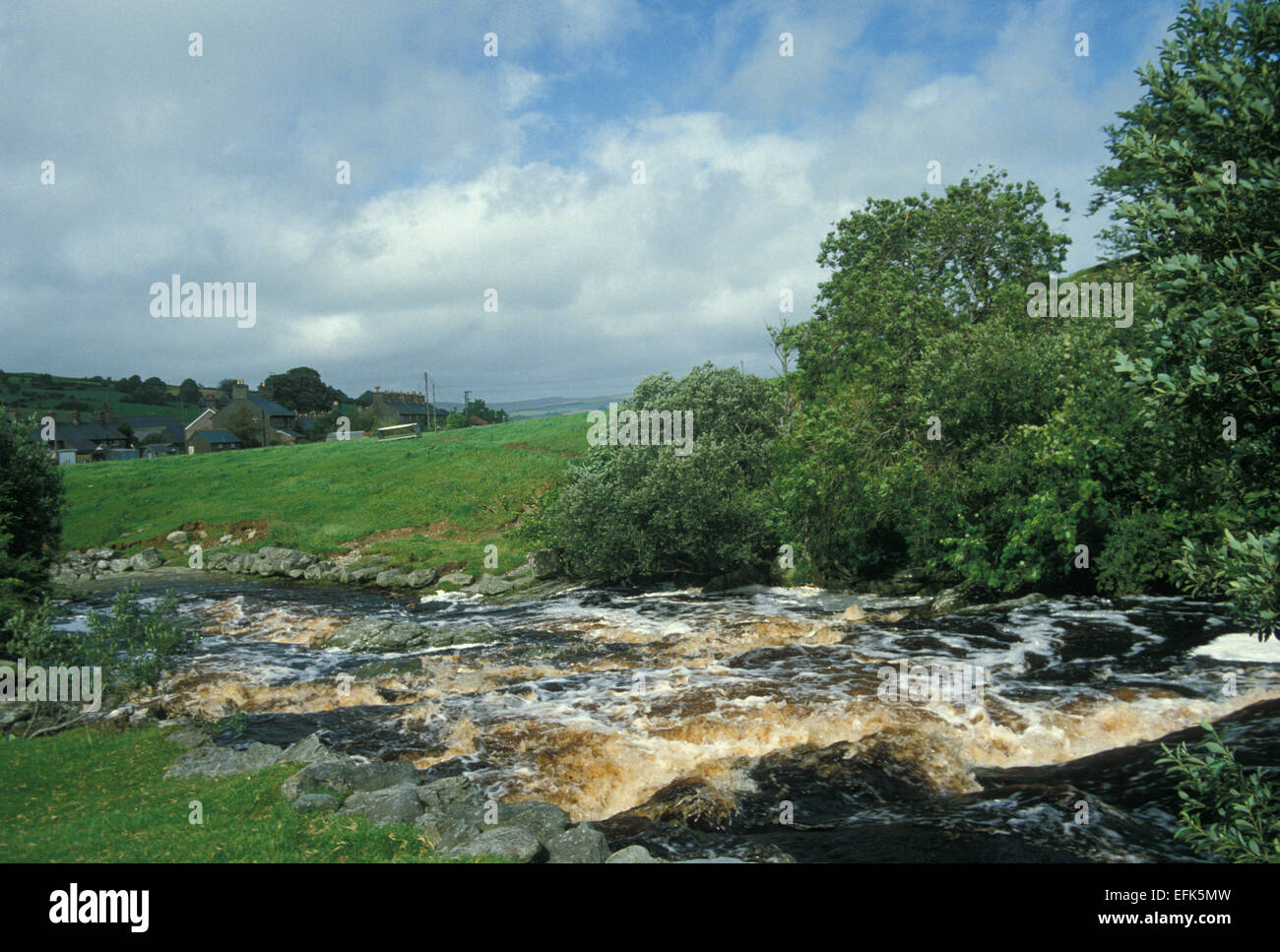 Der Fluss Conway in Flut oben Ysbyty Ifan Gwynedd Wales UK ca. 1985 Stockfoto