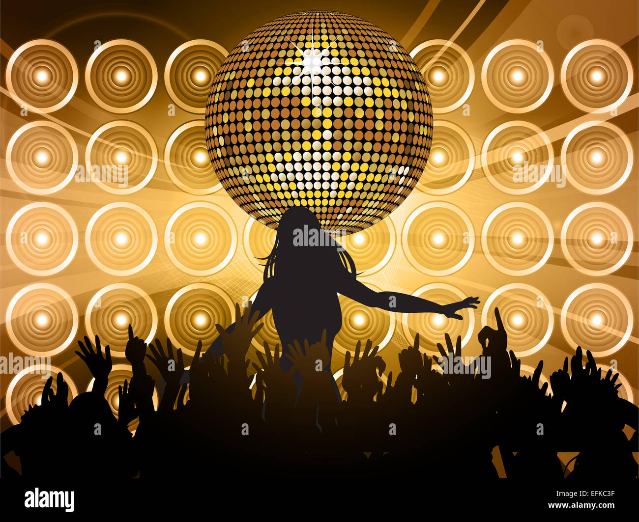 Goldene Disco-Kugel mit tanzenden Silhouetten und Lautsprecher-Hintergrund Stockfoto