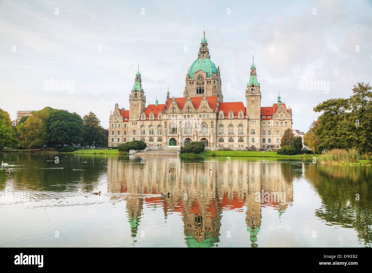 Neues Rathaus in Hannover am Abend Stockfoto