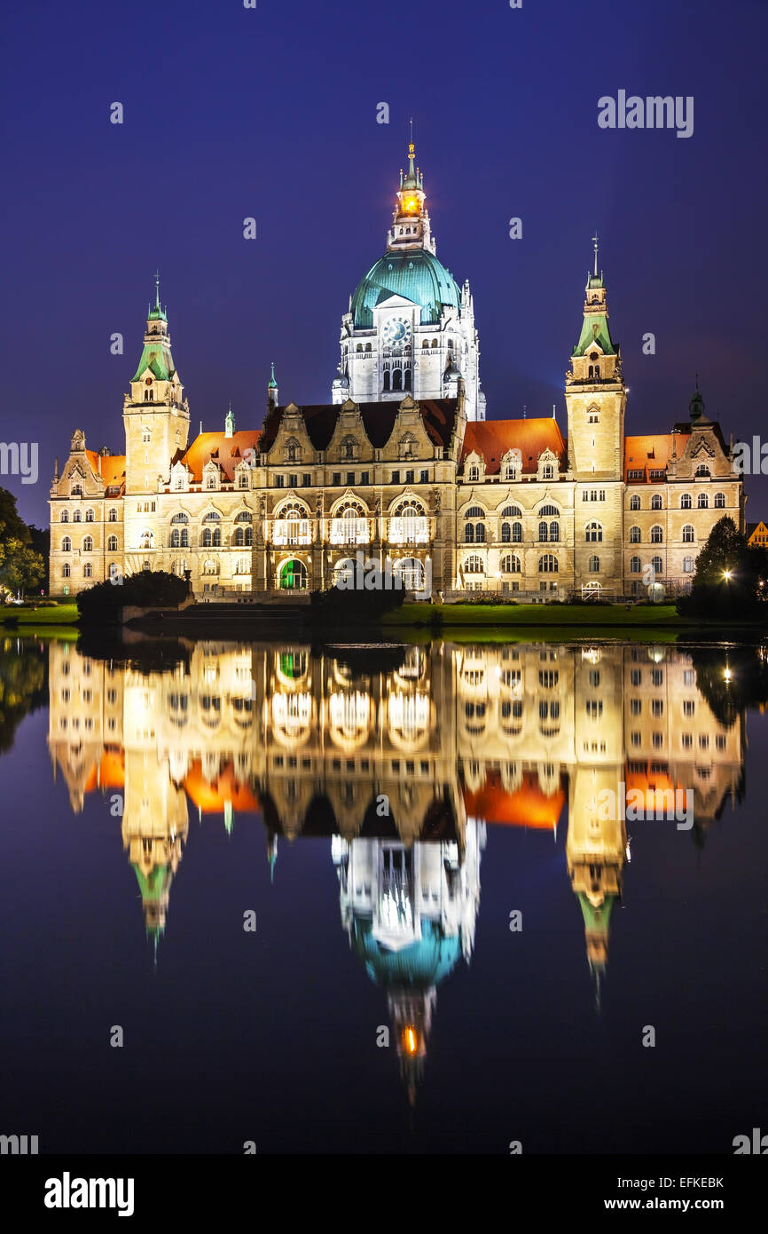 Neues Rathaus in Hannover in der Nacht Stockfoto