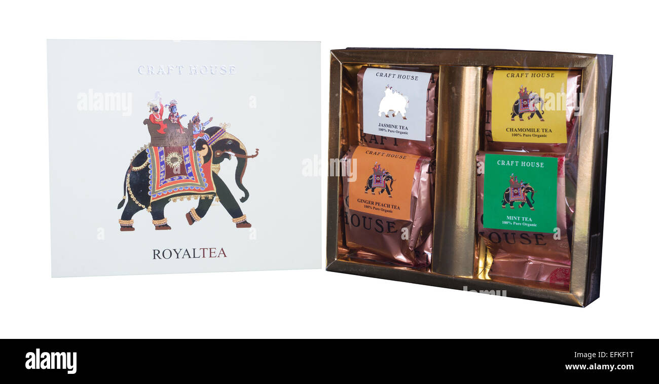 Zeigen Sie Schachtel mit indischen Royal Tee nach Craft House, einschließlich Jasmin, Kamille, Minze und Ginger Peach-Bio-Tees isoliert an Stockfoto