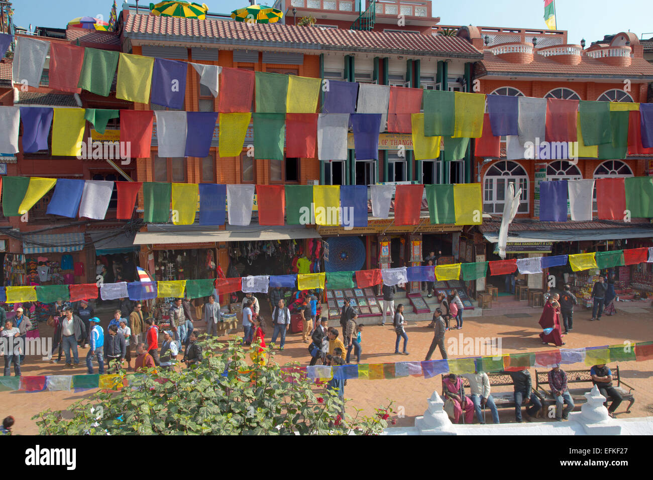 Geschäfte rund um die größte Stupa in Nepal Durbar Square Kathmandu Bodnath Stockfoto