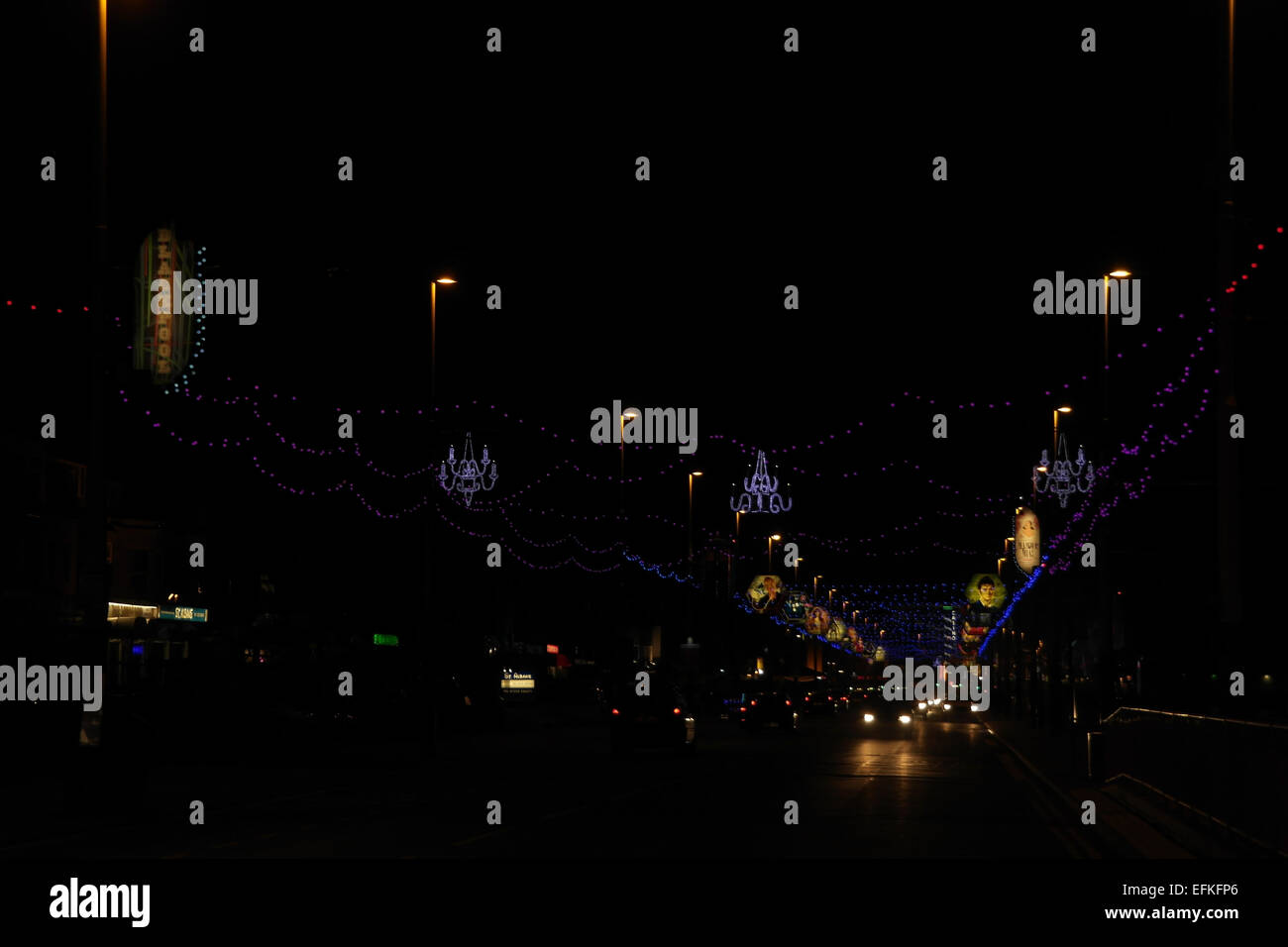 Blick auf St Albans Hotel südlich entlang der zentralen Promenade Dr Who Bilder and Pleasure Beach Casino, Blackpool Illuminations, 2013 Stockfoto