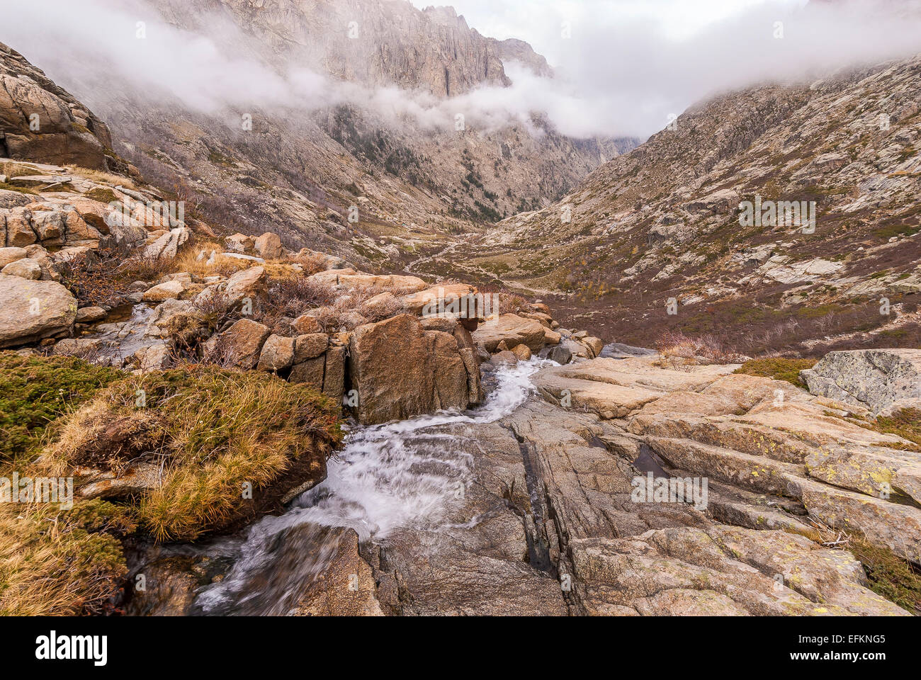 Lacs de montagne Fotos und Bildmaterial in hoher Auflösung Alamy
