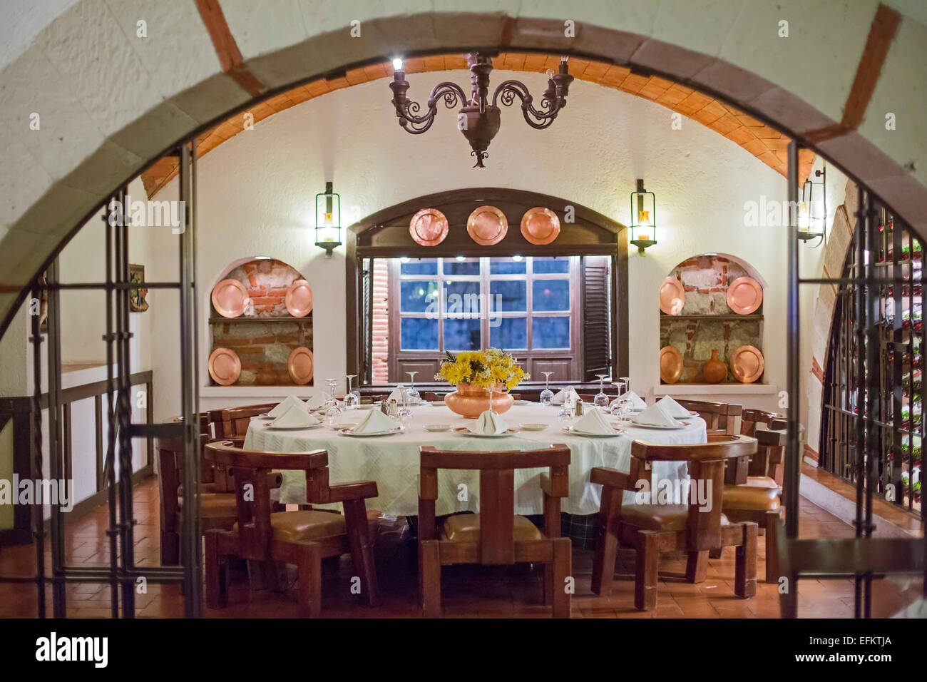 Oaxaca, Mexiko - ein Speisesaal im Restaurant El Asador Vasco auf dem Zócalo (Hauptplatz). Stockfoto