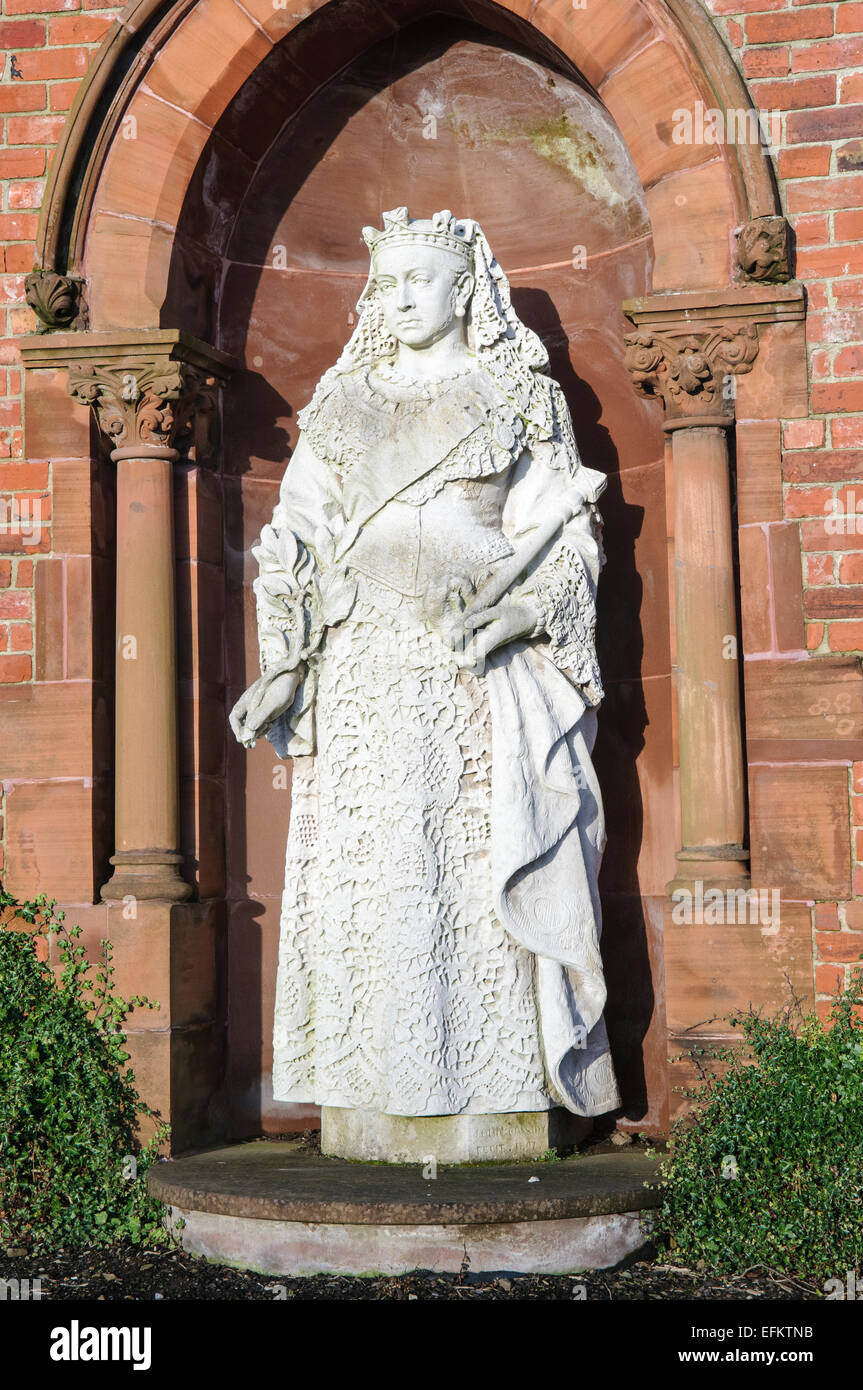 Statue der Königin Victoria eingelassen in eine Wand Stockfoto