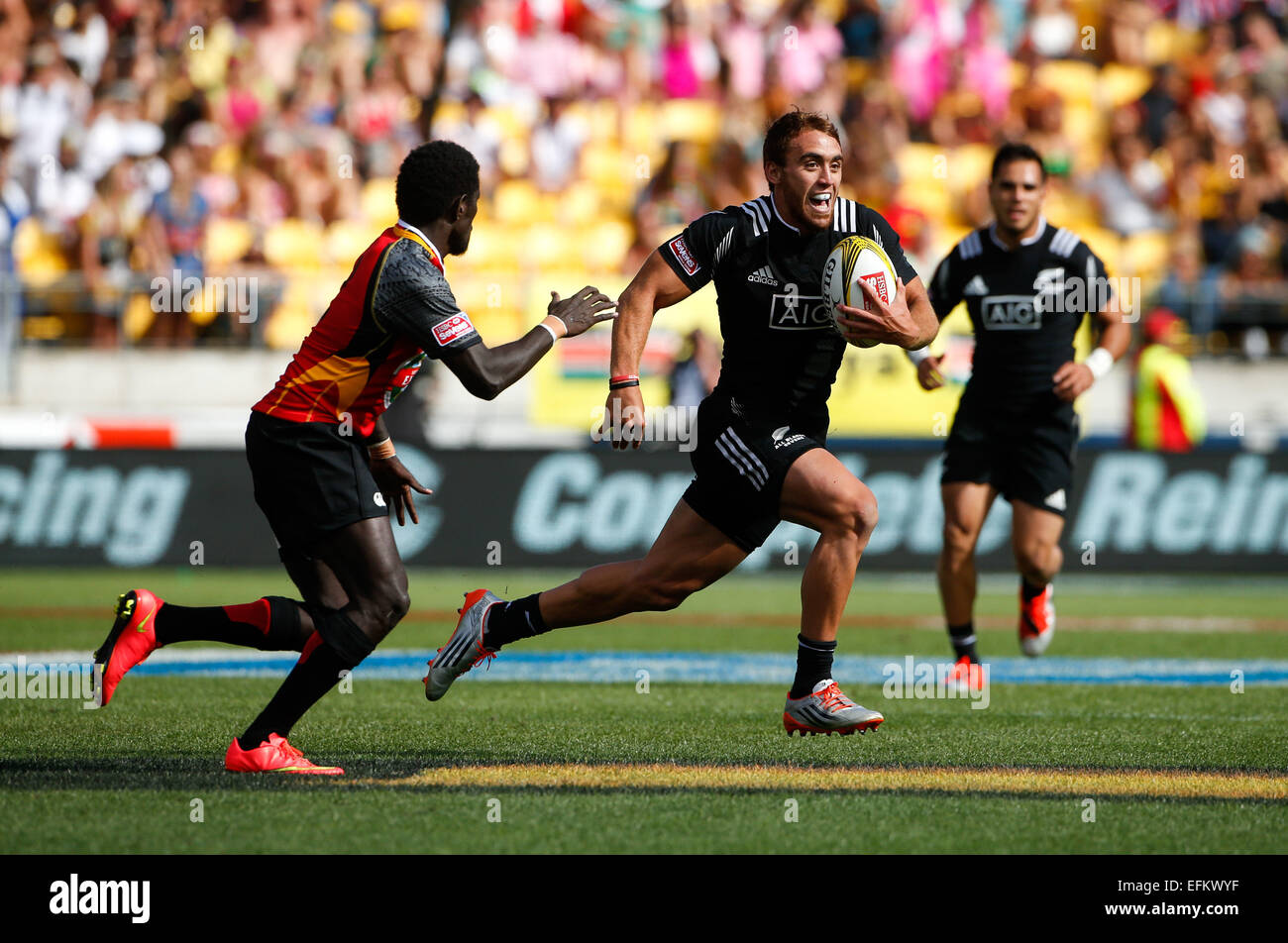 Wellington, Neuseeland. 6. Februar 2015. New Zealand Joe Webber macht eine Pause. Tag eins der HSBC Sevens, Westpac Stadium, Wellington, Neuseeland. Freitag, 6. Februar 2015. Bildnachweis: Aktion Plus Sport/Alamy Live-Nachrichten Stockfoto