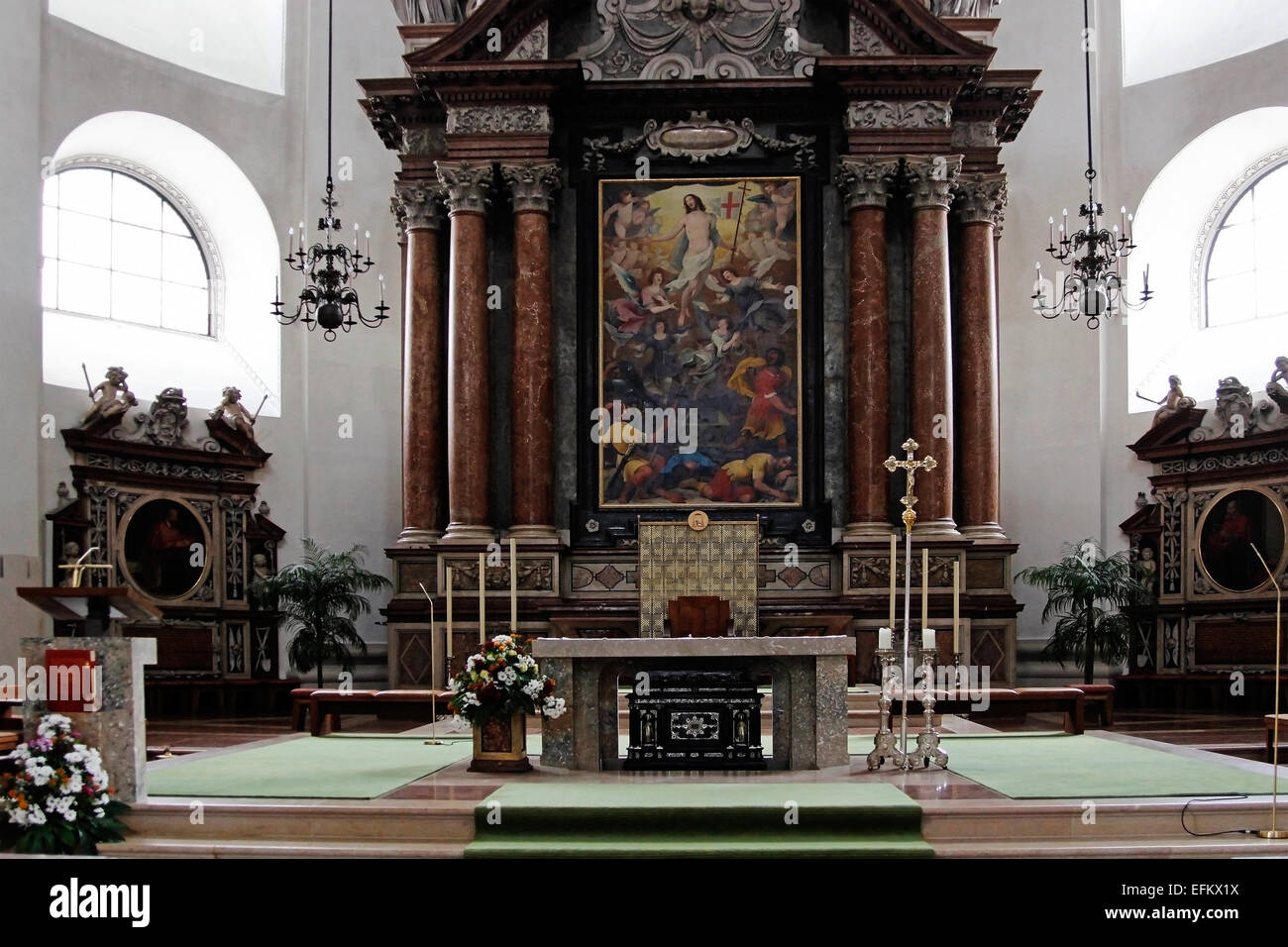 Altar der Salzburger Dom (Salzburger Dom) gewidmet St. Rupert und St. Virgilius, Salzburg, Österreich Stockfoto