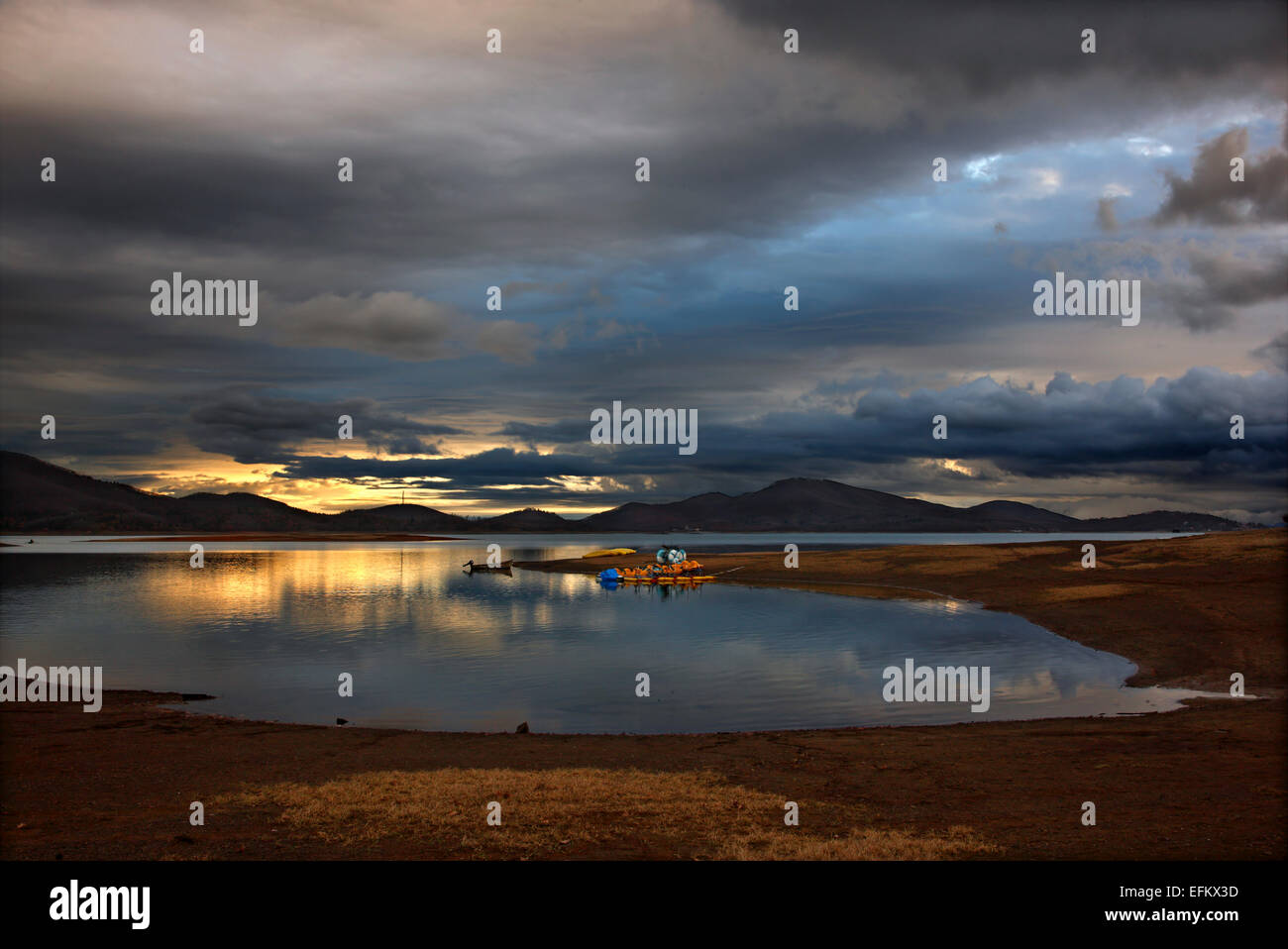 Sonnenaufgang am Plastiras See, Karditsa, Thessalien, Griechenland. Stockfoto