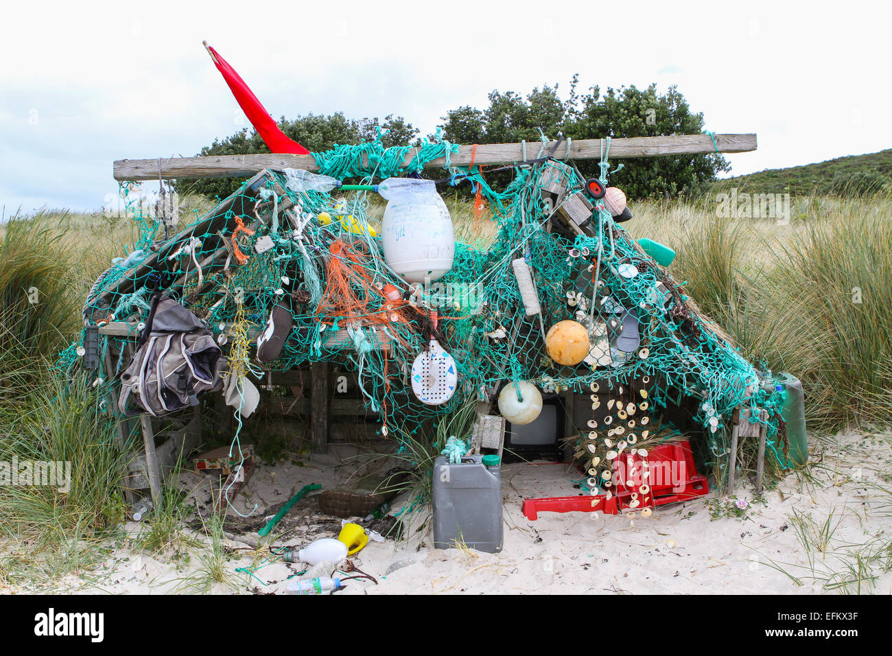Handgefertigte Küsten Hütte aus recycelten Strand Ablagerungen, die Scilly-inseln, Großbritannien Stockfoto