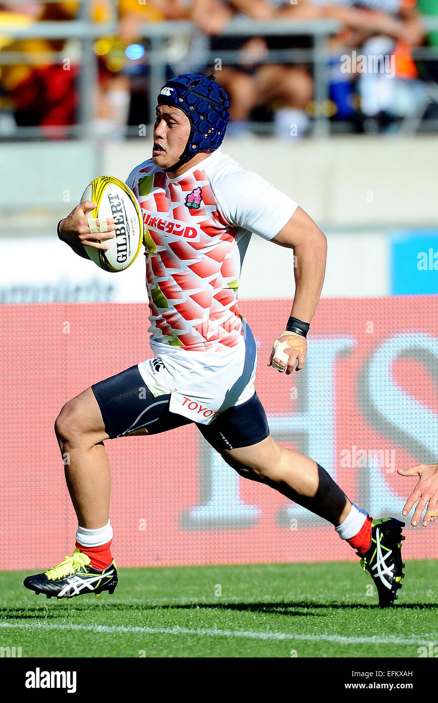 Wellington, Neuseeland. 6. Februar 2015. Japans Masakatsu Hikosaka nähert sich der Versuch Linie Tor gegen Frankreich am 1. Tag der IRB Sevens Series Rugby Turnier, Westpac Stadium, Wellington, Neuseeland. Freitag, 6. Februar 2015. Bildnachweis: Aktion Plus Sport/Alamy Live-Nachrichten Stockfoto