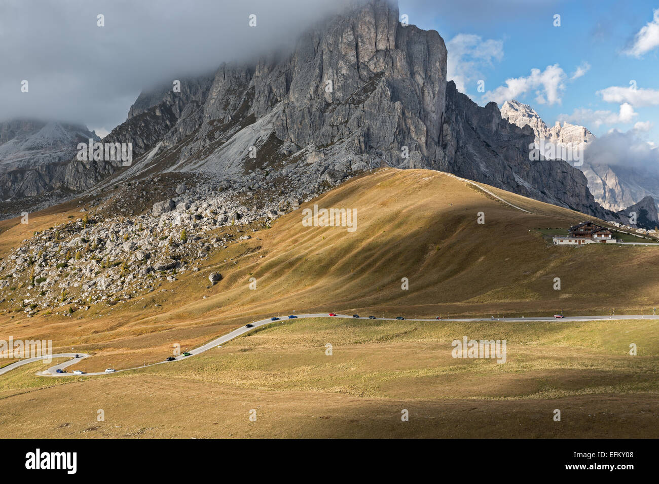 Pass road at Passo di Giau, Dolomites, Italian Alps Stockfoto