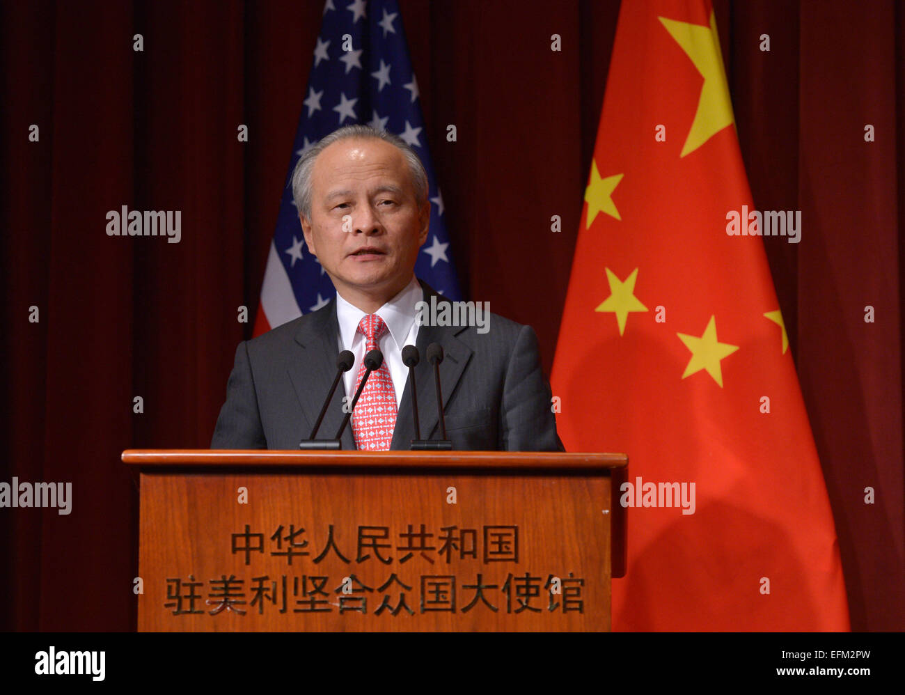 Washington, DC, DC, USA. 6. Februar 2015. CUI Tiankai, der chinesische Botschafter in die Vereinigten Staaten, spricht im Rahmen eines Empfangs, kommende chinesischen lunar New Year bei der chinesischen Botschaft in den Vereinigten Staaten, Washington, DC, 6. Februar 2015 begrüßen zu dürfen. © Yin Bogu/Xinhua/Alamy Live-Nachrichten Stockfoto