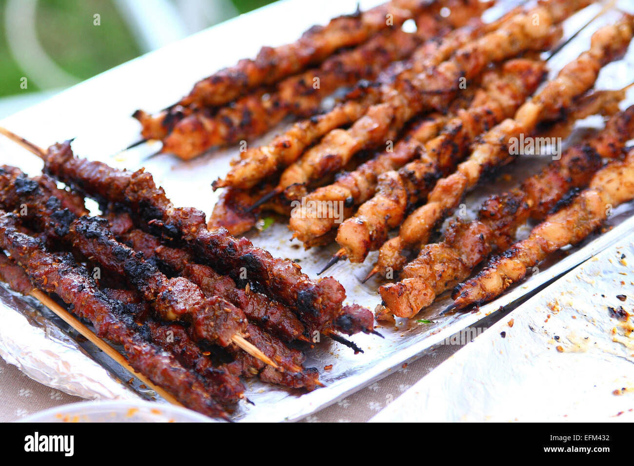 Fertig zum Verzehr gekocht Satays Stockfoto