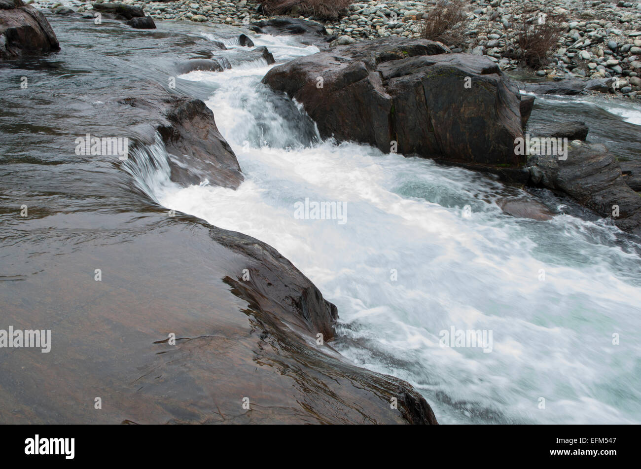 Stromschnellen auf der South Fork des American River Stockfoto