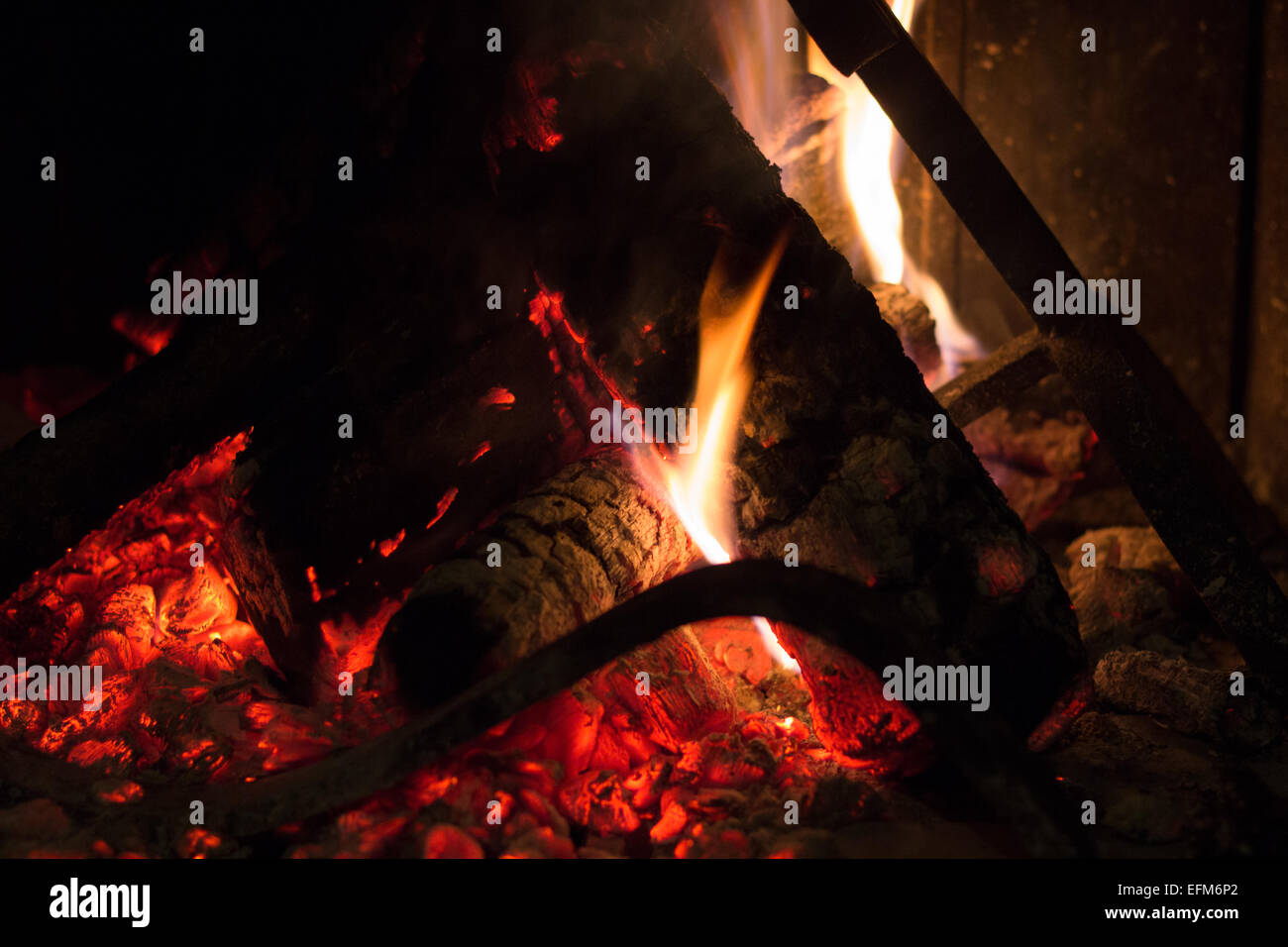 Feuer Flamme Kamin Wälder brennen glühende Kohle Textur Stockfoto
