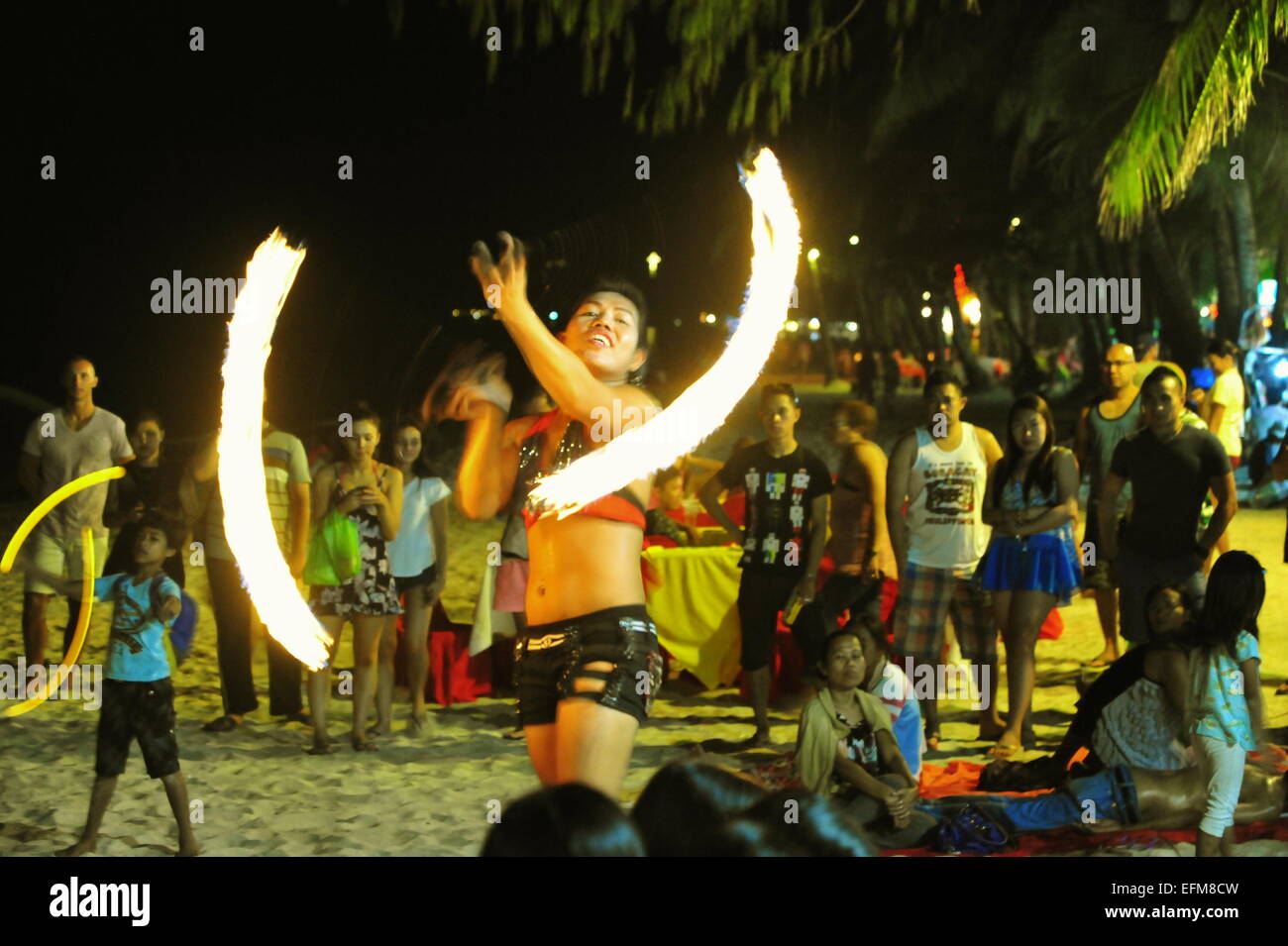 Feuer, Tanz, White Beach Boracay, Philippinen. Stockfoto
