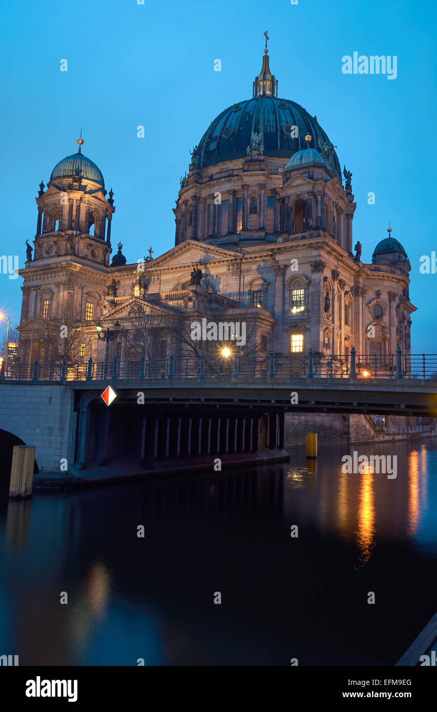Evangelische Kathedrale in Berlin auf der Spree Stockfoto
