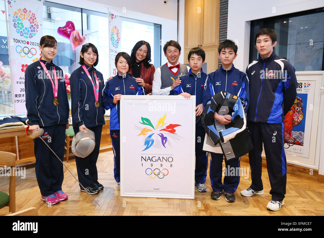 (L-R) Misaki Emura, Ayaka Mukae, Yukino Iura, Manami Mitsuboshi, Kenji Ogiwara, Aoto Asazu, Hayato Oshio, Keisuke Otoguro, 7. Februar 2015: Kenji Ogiwara, Manami Mitsuboshi und JOC Elite Academy Studenten besuchen Gedenkveranstaltung von Nagano Olympic Ginza in Tokio, Japan. (Foto von Yohei Osada/AFLO SPORT) [1156] 7. Februar 2015: Kenji Ogiwara, Manami Mitsuboshi und JOC Elite Academy Studenten besuchen Gedenkveranstaltung von Nagano Olympic Ginza in Tokio, Japan. (Foto von Yohei Osada/AFLO SPORT) [1156] Stockfoto