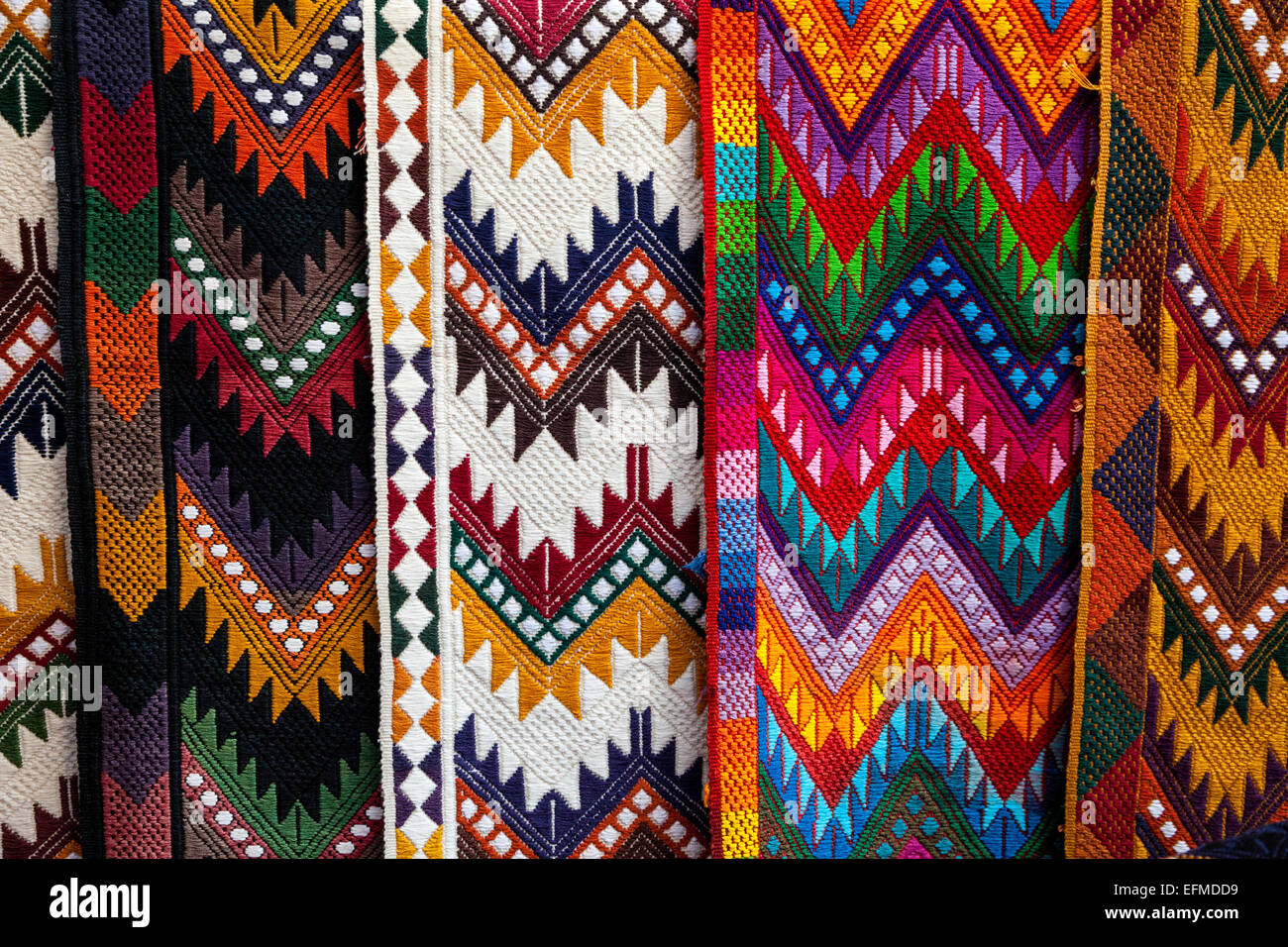 Chichicastenango, Guatemala.  Bunte Wand Hangings auf dem Markt. Stockfoto