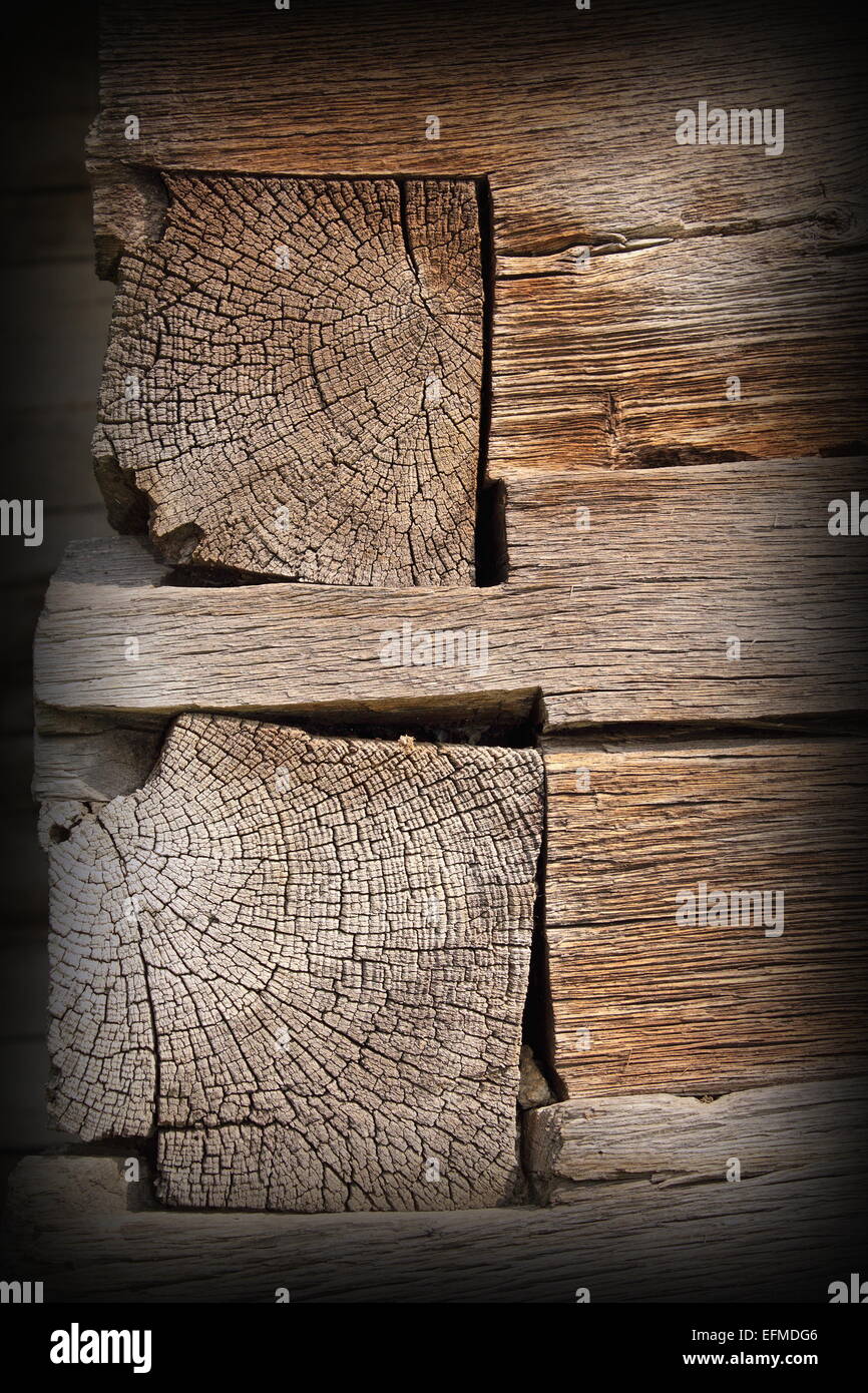 traditionelle Holz Balken Detail auf Siebenbürger Kirchenmauer Stockfoto