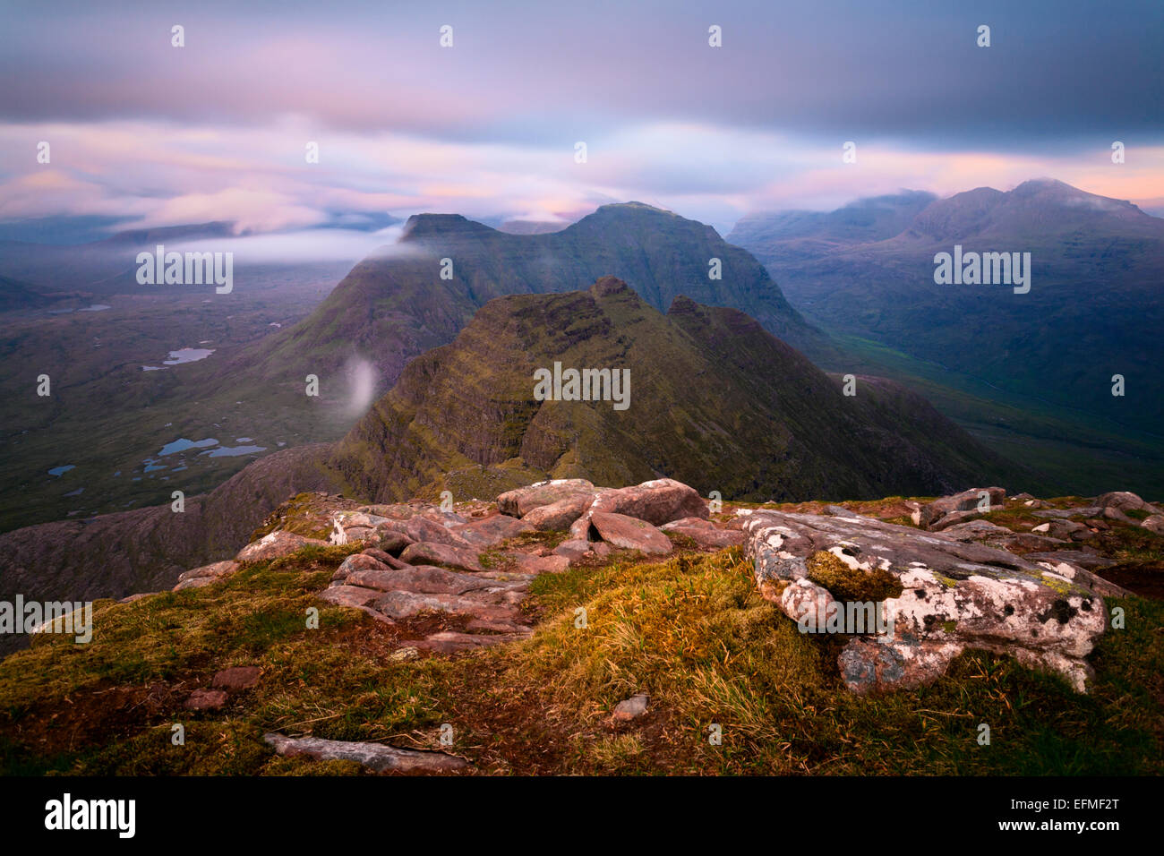 Die Hörner von Beinn Alligin und Beinn Dearg von Sgurr Mhor aus gesehen, Beinn Alligin Stockfoto