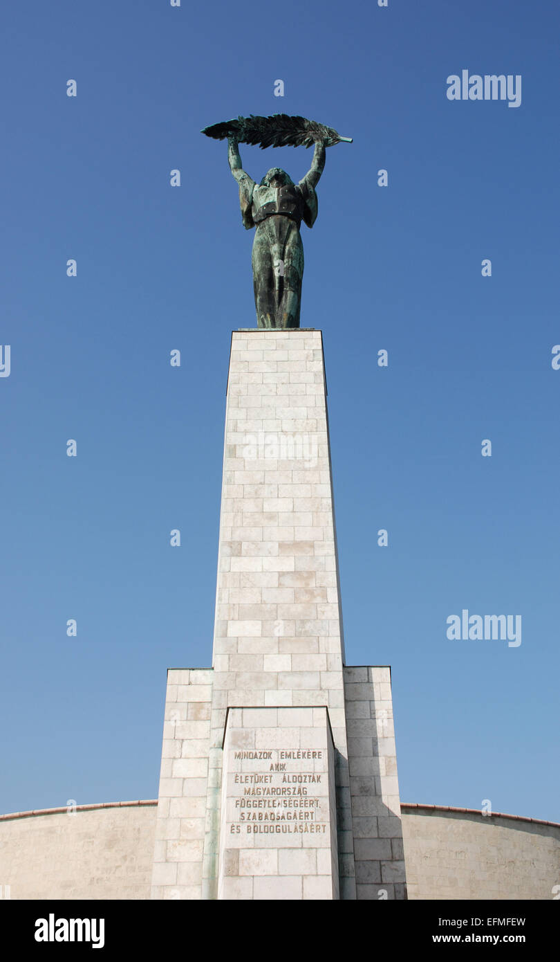 Statue auf der Zitadelle mit Blick auf Budapest Stockfoto