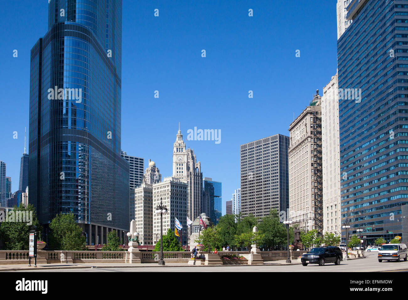 Chicago, USA-Juli 13,2013: Berühmte Wrigley Building und Trump Tower in Chicago.The Wrigley Building ist ein Wolkenkratzer mit zwei Towe Stockfoto