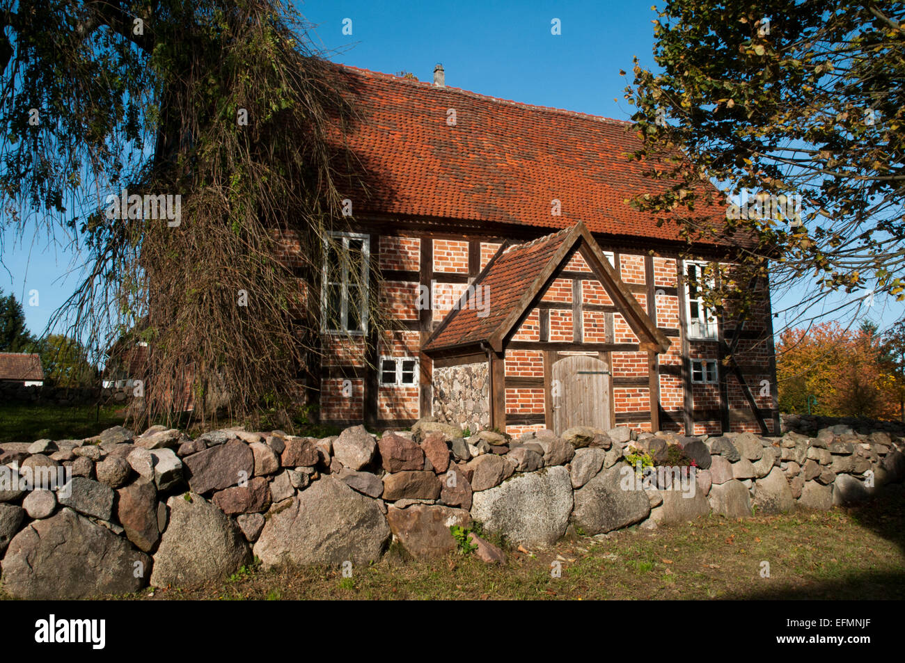 Holz Rahmen Die Kirche Steht In Carwitz Einem Kleinen Dorf In