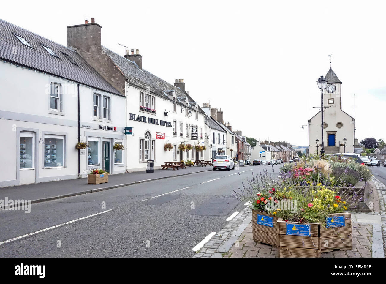 Main Street A68 in Lauder schottischen Grenze Schottland mit dem Black Bull Hotel Stockfoto