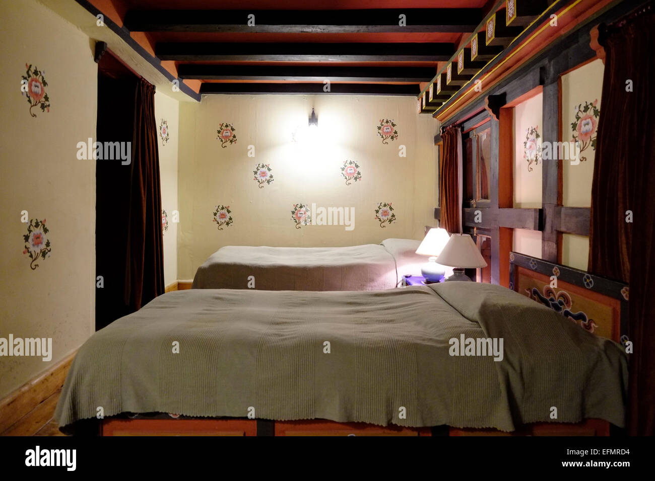 Typisches Zimmer in Thimphu Palace Hotel in der Stadt von Paro Bhutan Stockfoto