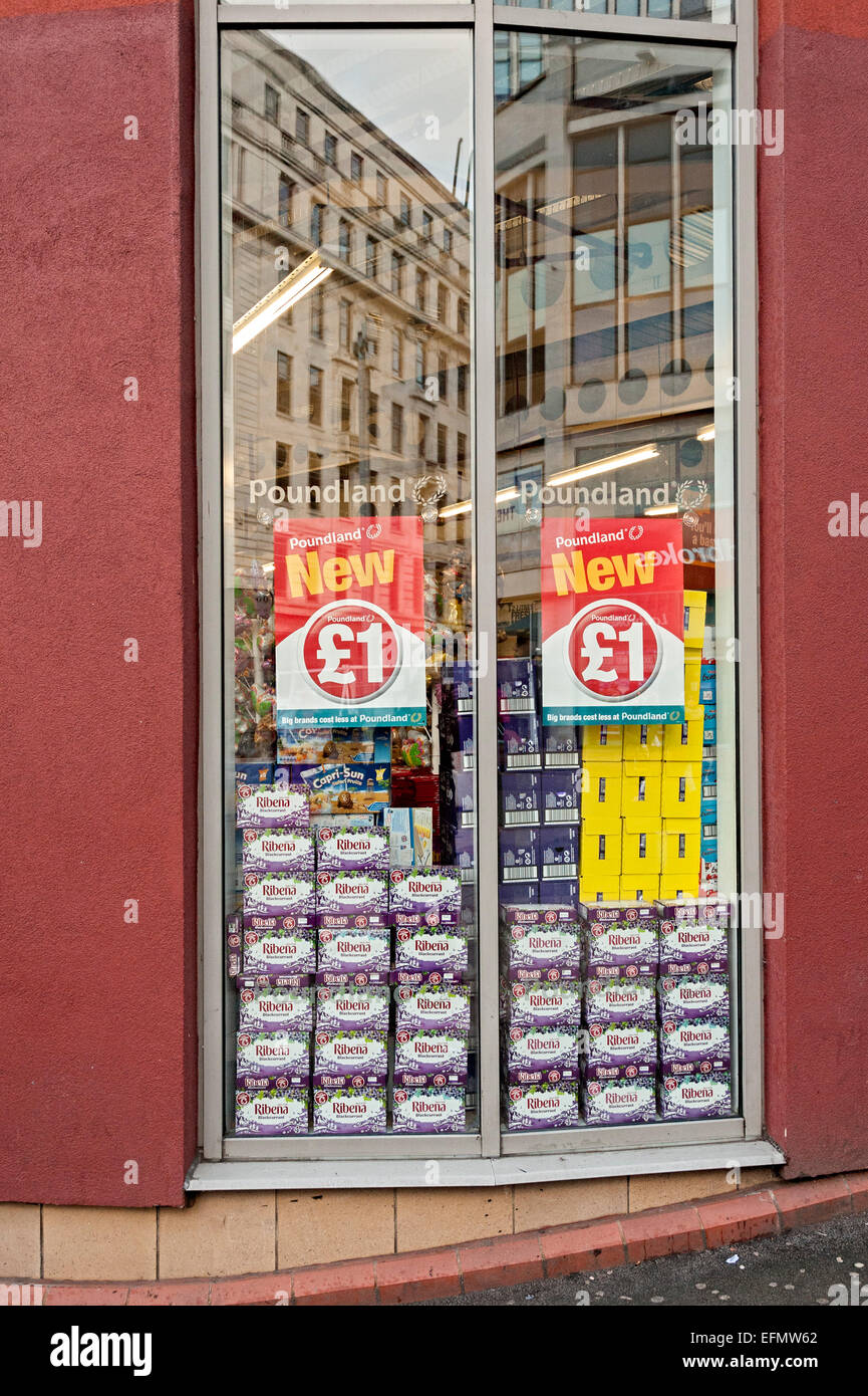 Poundland Birmingham zentrale Weihnachtsfenster Stockfoto